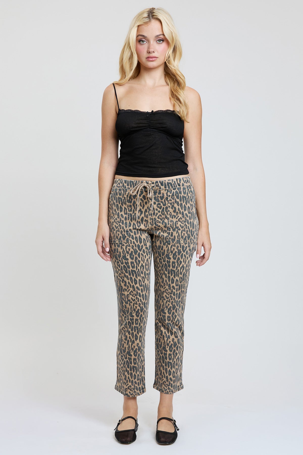 Women's High Rise Pull On Straight Leg Jogger