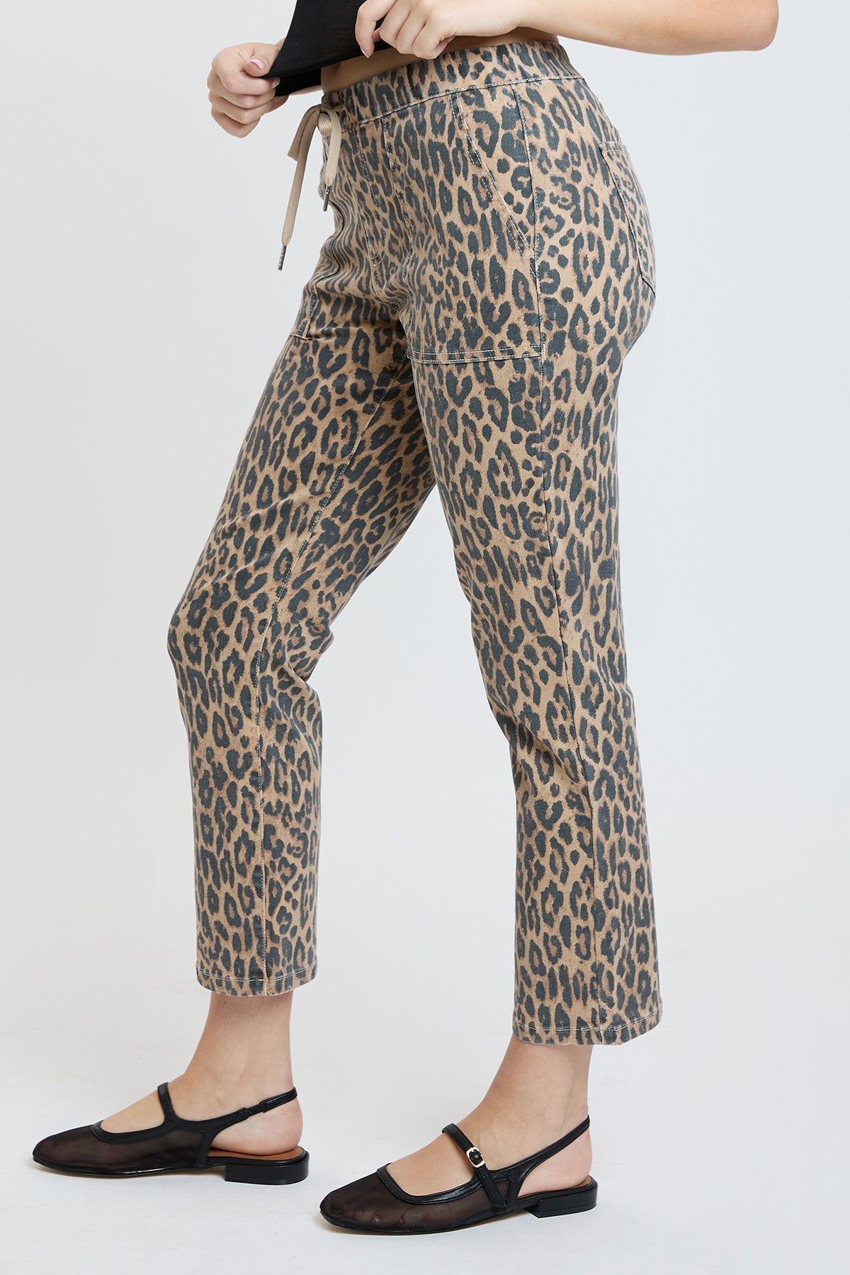Women's High Rise Pull On Straight Leg Jogger