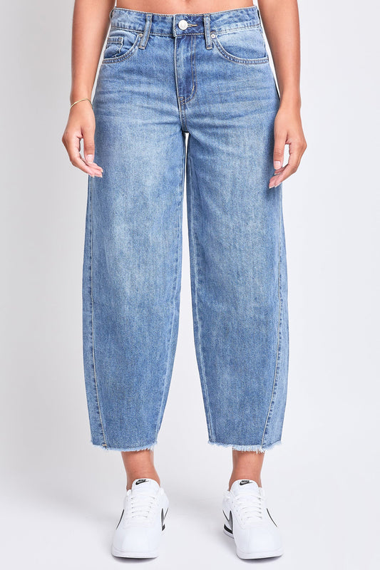 Women's Baggy Cropped Frayed Barrel Jeans