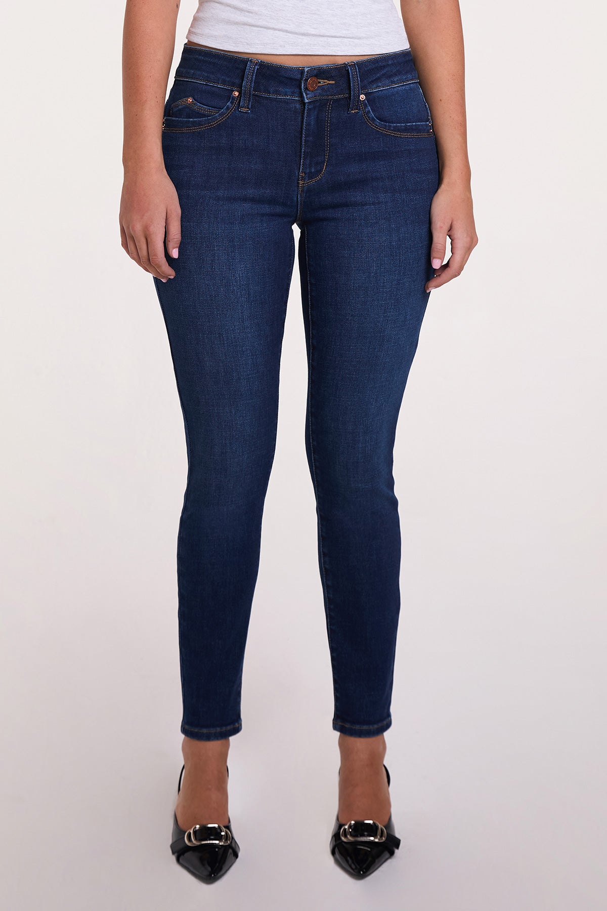 Women's Luxe Mid Rise WannaBettaButt Skinny Jeans
