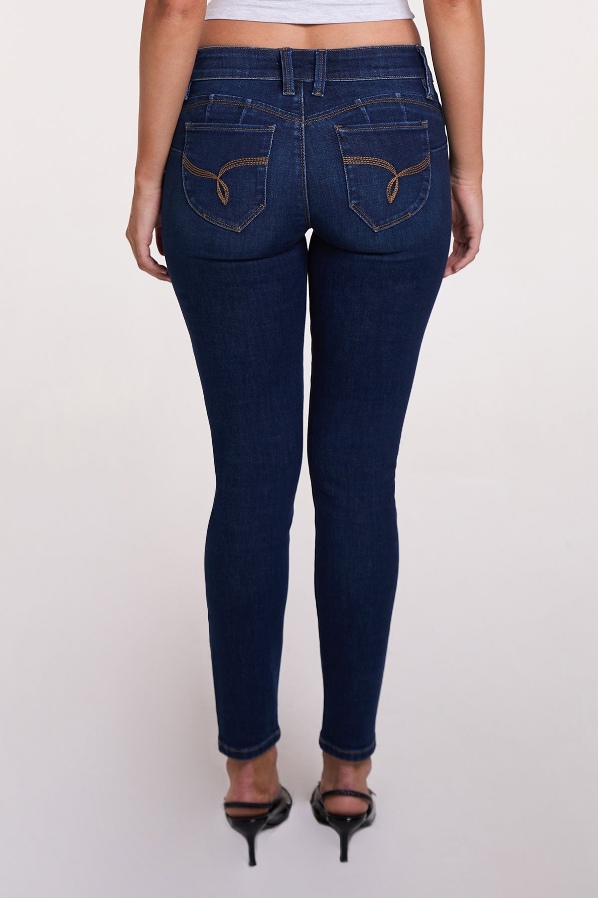 Women's Luxe Mid Rise WannaBettaButt Skinny Jeans