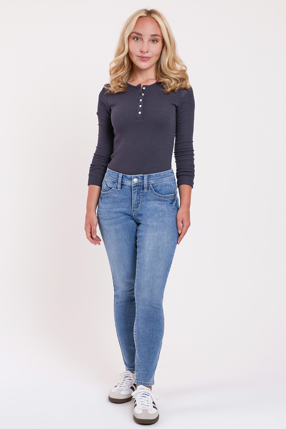 Women's Petite Curve Confidence WannaBettaButt Mid Rise Skinny