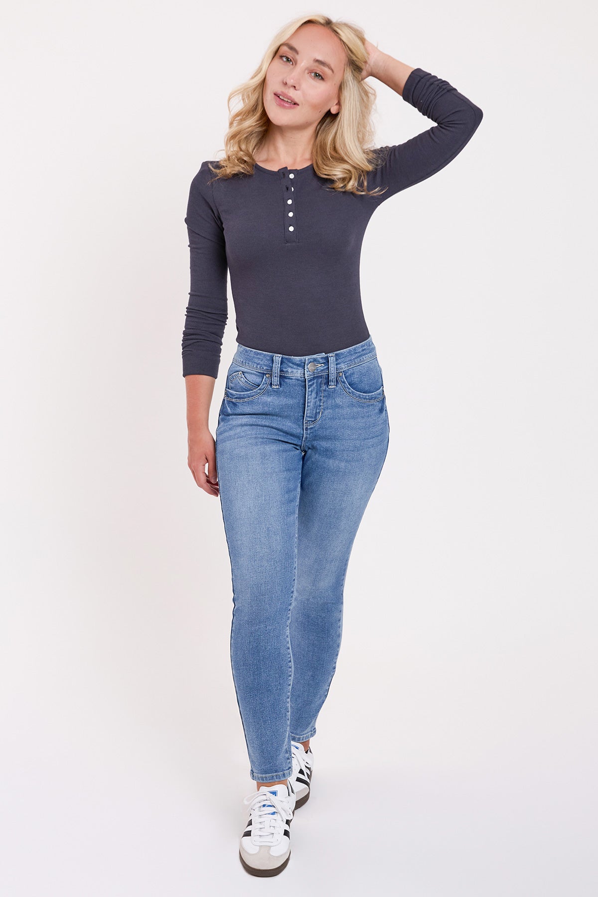 Women's Petite Curve Confidence WannaBettaButt Mid Rise Skinny