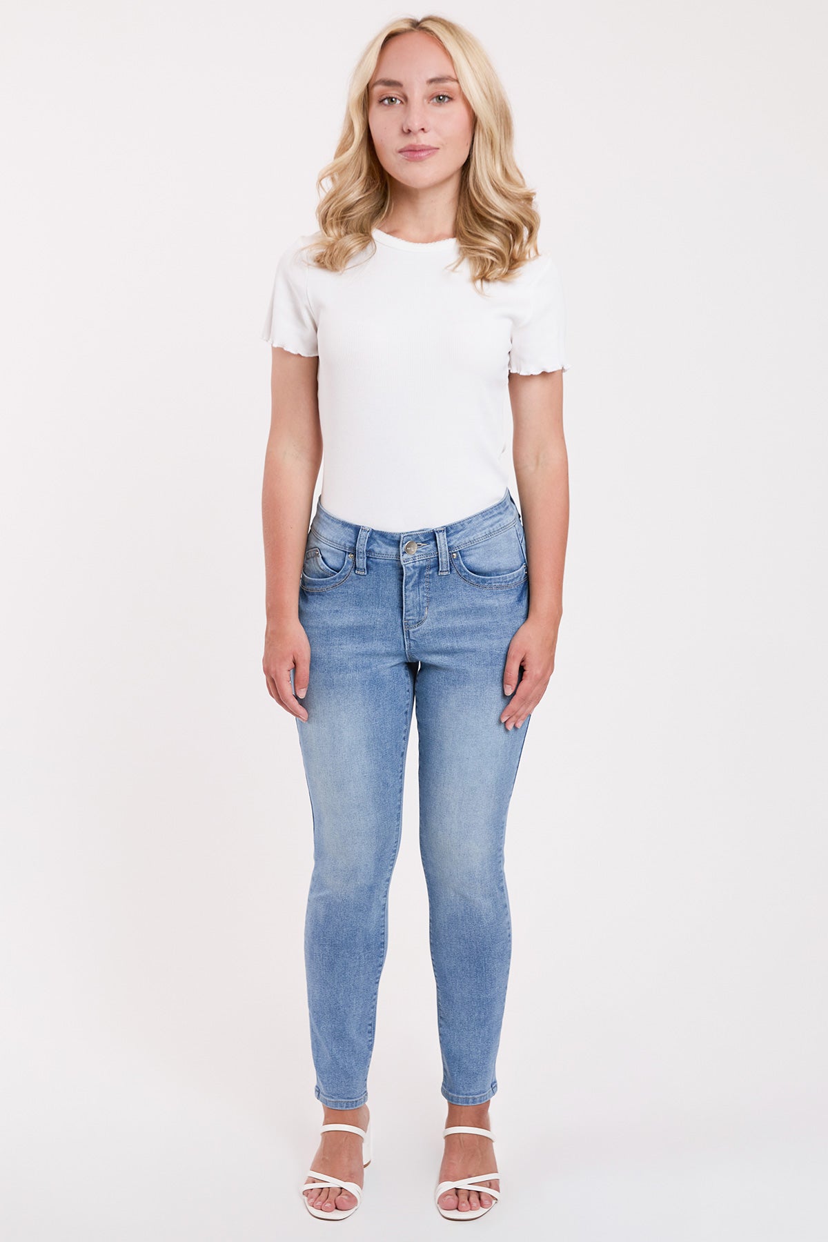 Women's Petite Curve Confidence WannaBettaButt Mid Rise Skinny