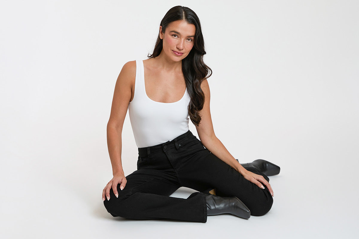 Women's High Rise Curve Confidence Bootcut Jeans