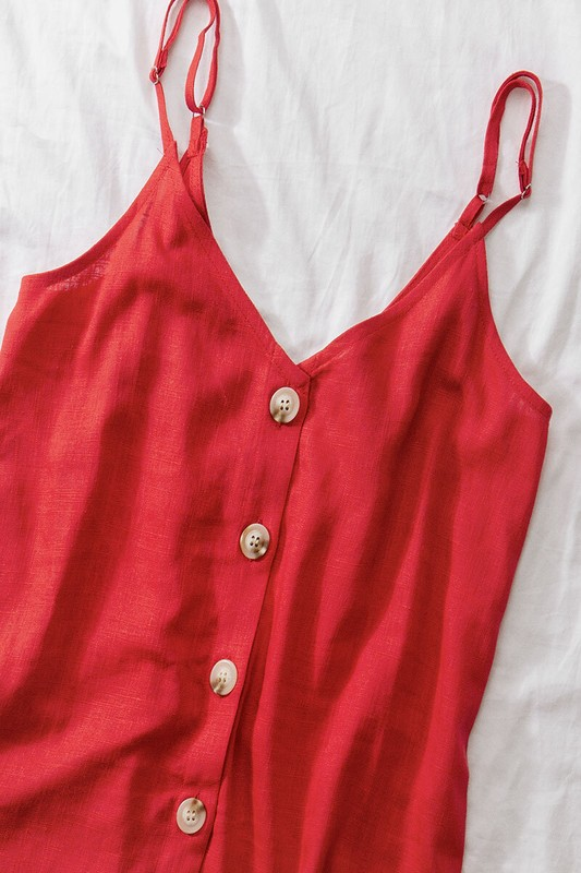 Linen Solid Adjusted Strap Coconut Button Cami (Red)
