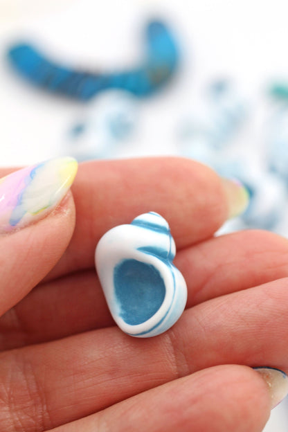 Cerulean Seashells German Resin Beads, 18mm, 6 Charms