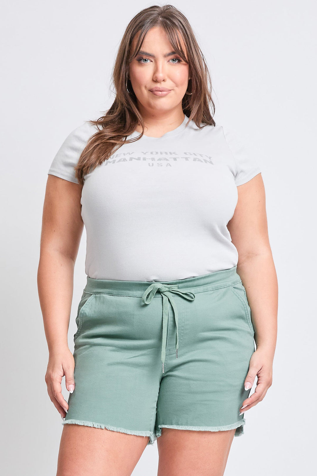Women's Plus Frayed Hem Pull-on Shorts