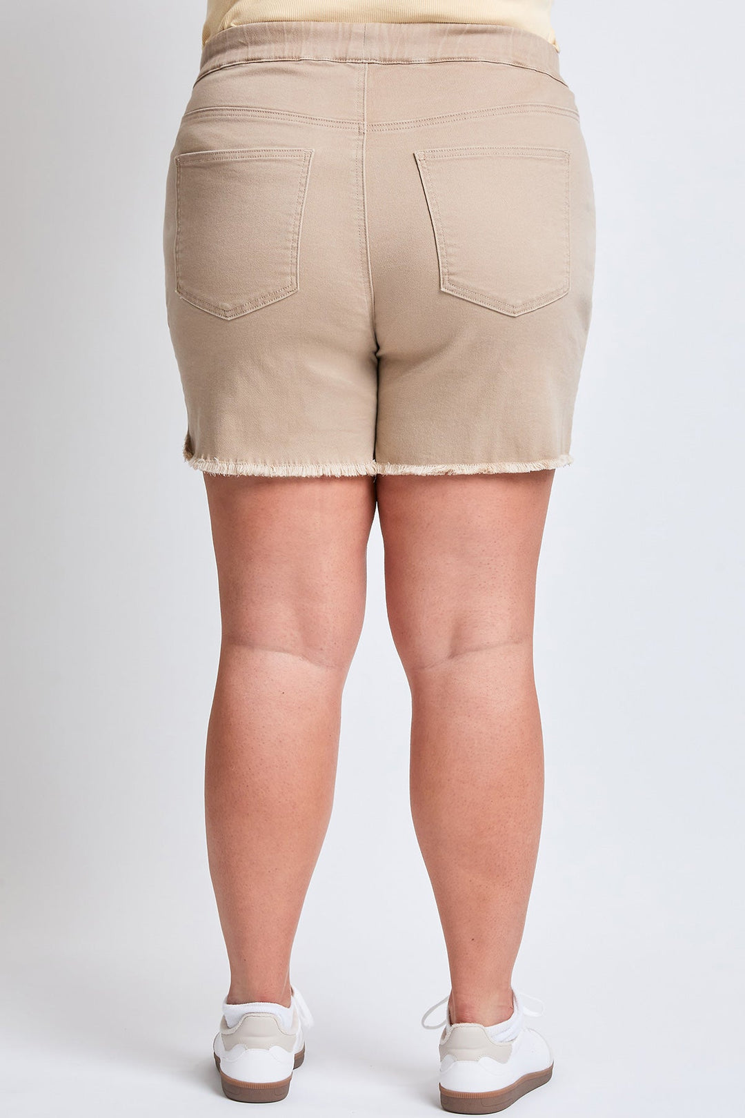 Women's Plus Frayed Hem Pull-on Shorts