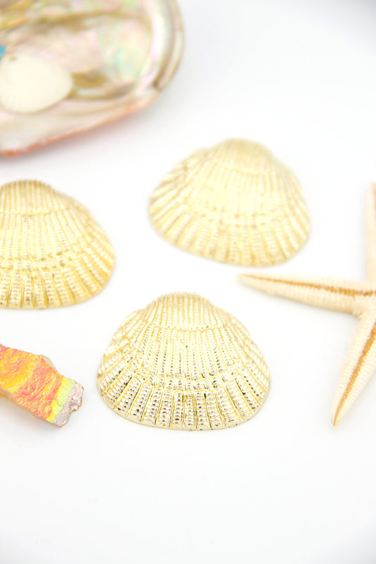Golden Clam Shell, Vintage German Resin Pendant, 35mm, Focal Bead, 1 pc.