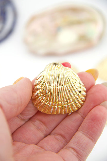 Golden Clam Shell, Vintage German Resin Pendant, 35mm, Focal Bead, 1 pc.