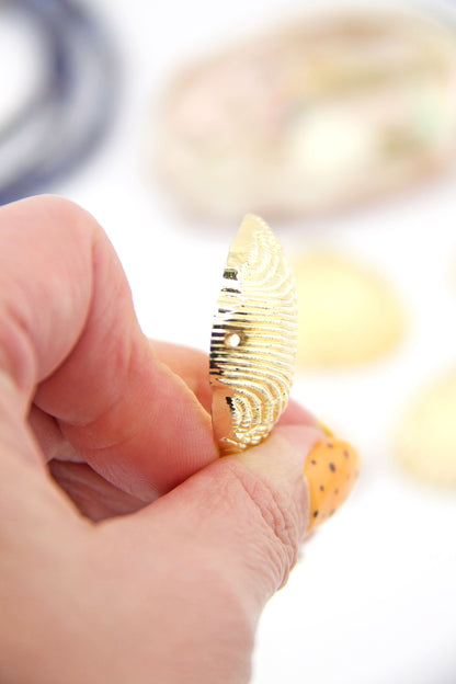 Golden Clam Shell, Vintage German Resin Pendant, 35mm, Focal Bead, 1 pc.