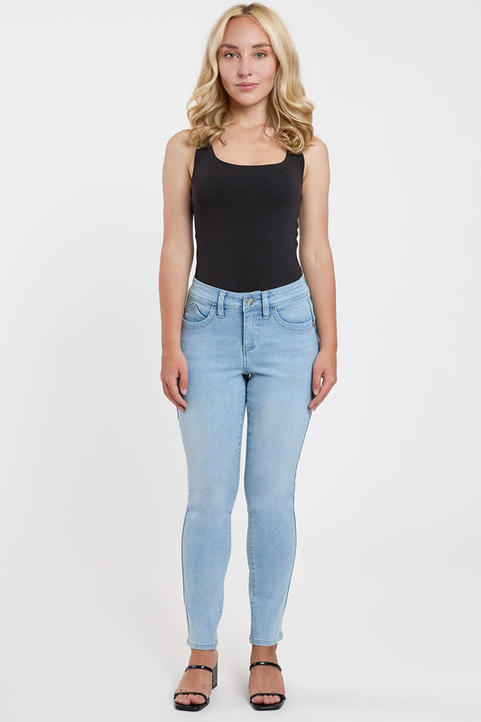 Women's Petite Curve Confidence WannaBettaButt Mid Rise Skinny