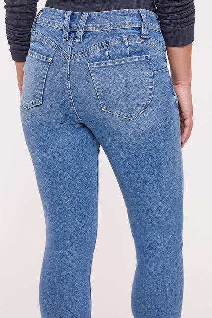 Women's Petite Curve Confidence WannaBettaButt Mid Rise Skinny