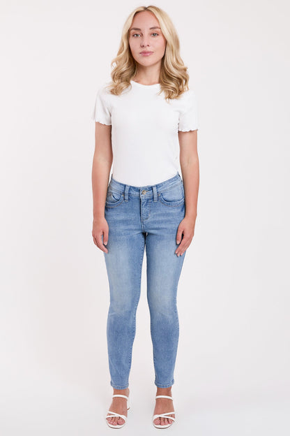 Women's Petite Curve Confidence WannaBettaButt Mid Rise Skinny