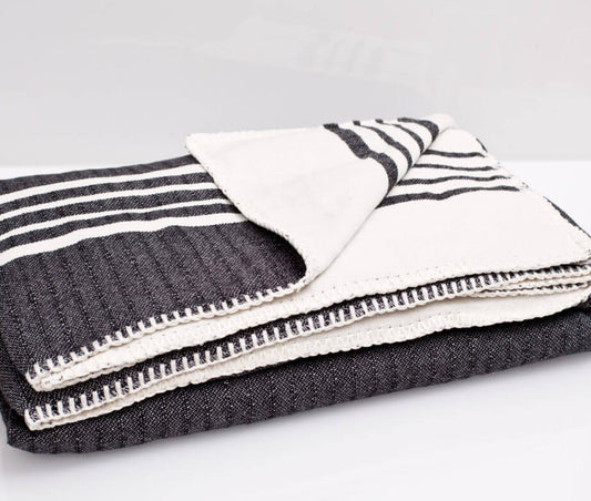 FARMHOUSE  DOUBLE SIDED THROW