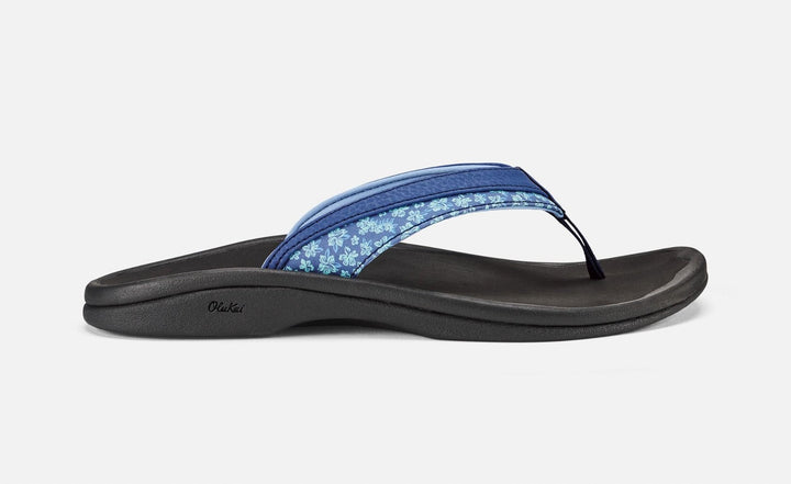 OluKai Women's 'Ohana Koa Sandal (Navy)