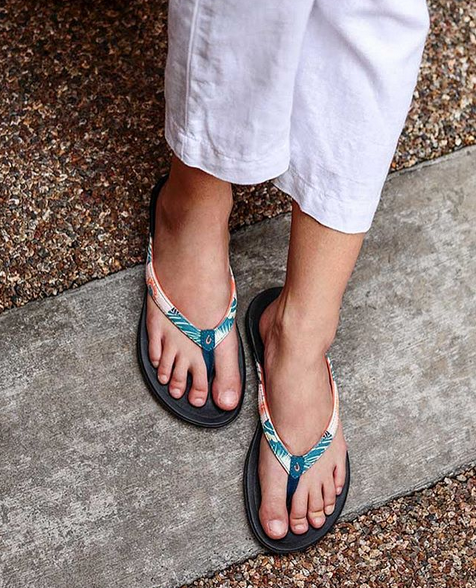 OluKai Women's Ho'opio Floral Sandal